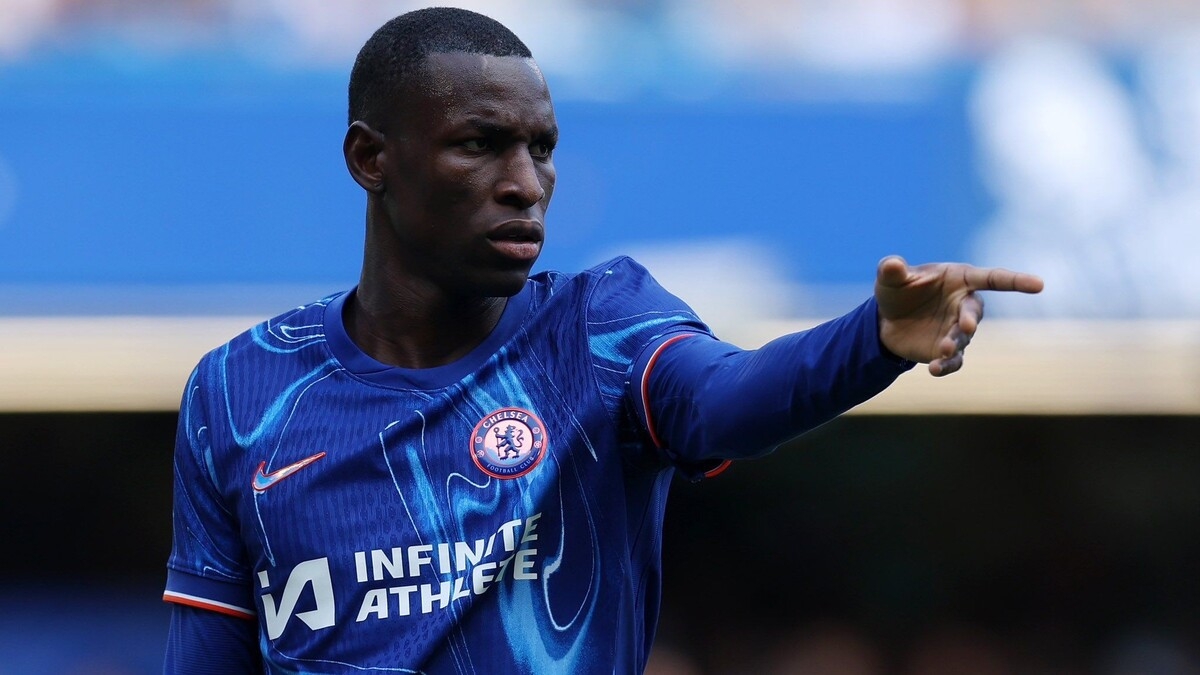 Принципиальный соперник «Челси» из Лондона тоже включается в гонку за подписание Николаса Джексона после фиаско с Эберечи Эзе