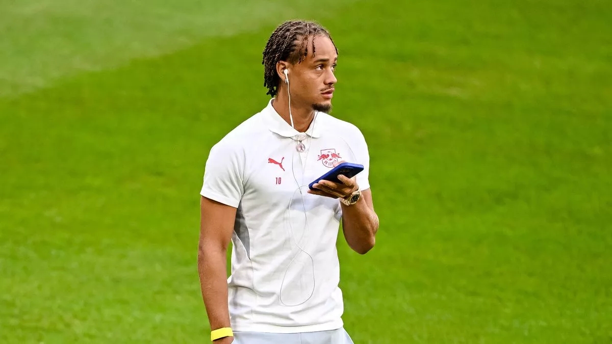 Хави Симонс настаивает на срочном переходе в «Челси»