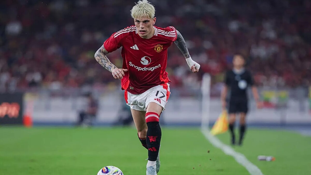 Как «Манчестер Юнайтед» отреагировал на переход Алехандро Гарначо в «Челси» после того, как клуб получил на £10 млн меньше, чем они ожидали Как «Манчестер Юнайтед» отреагировал на переход Алехандро Гарначо в «Челси» после того, как клуб получил на £10 млн меньше, чем они ожидали