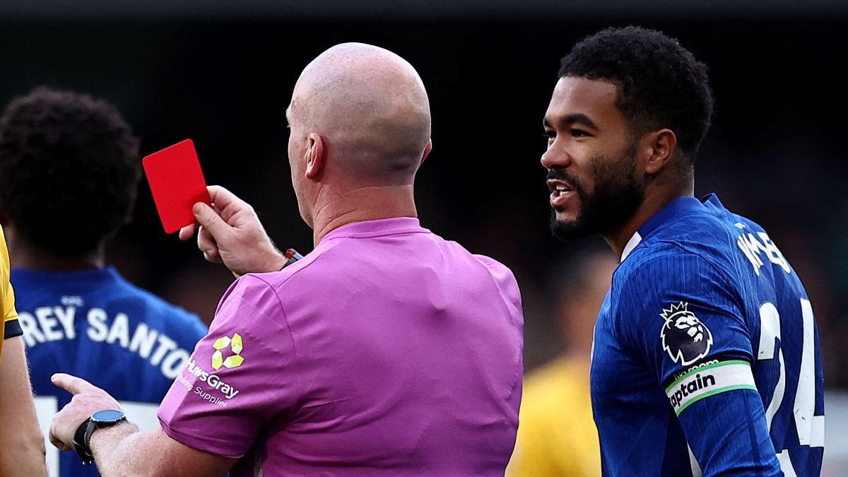 «Брайтон» уничтожил «Челси» после очередного позорного удаления игрока «синих» «Брайтон» уничтожил «Челси» после очередного позорного удаления игрока «синих»