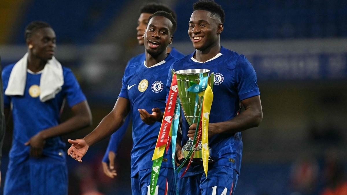 Опорный полузащитник «Челси» выбыл на несколько месяцев из-за травмы – он перенёс операцию на бедре