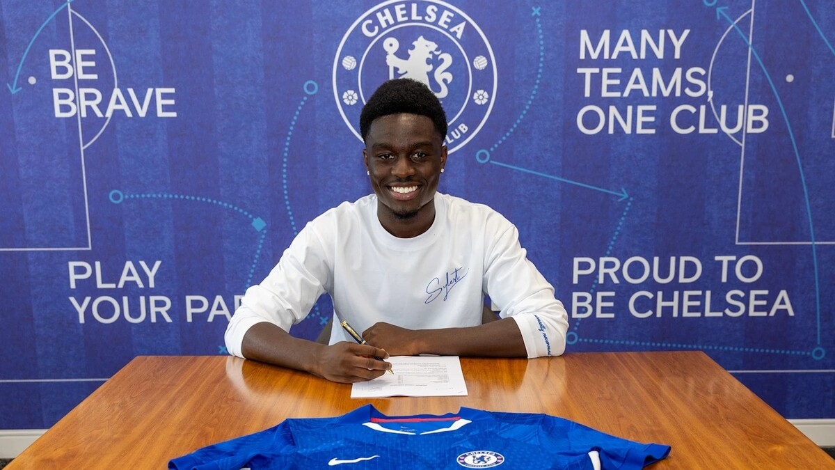 «Челси» объявил о подписании нового контракта с защитником, который успел сыграть за «синих» в еврокубках