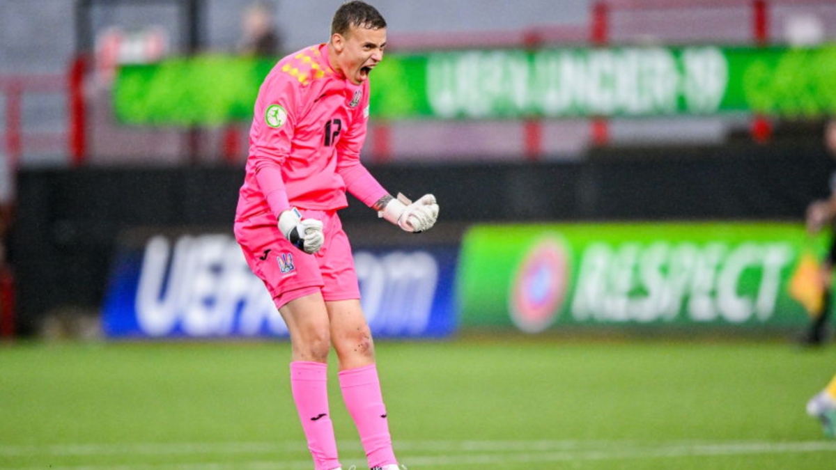 «Челси» хотел купить украинского вратаря, но возникли проблемы с документацией