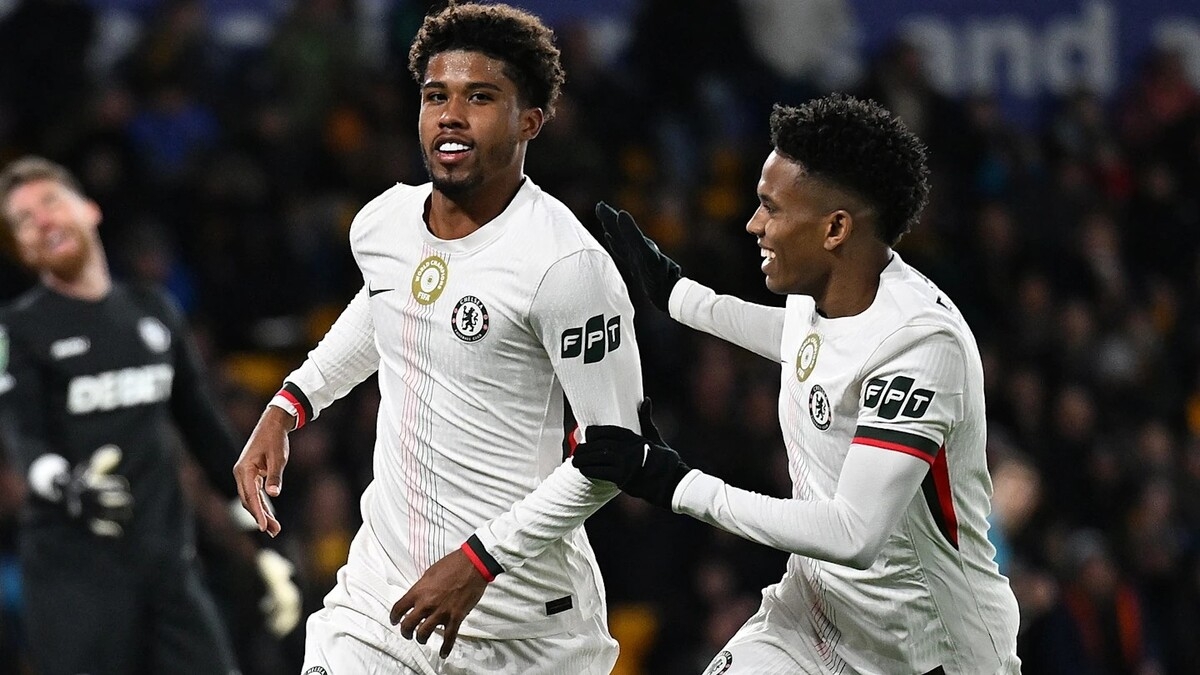 Жоао Педро и Андрей Сантос помогали вундеркинду адаптироваться в «Челси» Жоао Педро и Андрей Сантос помогали вундеркинду адаптироваться в «Челси»