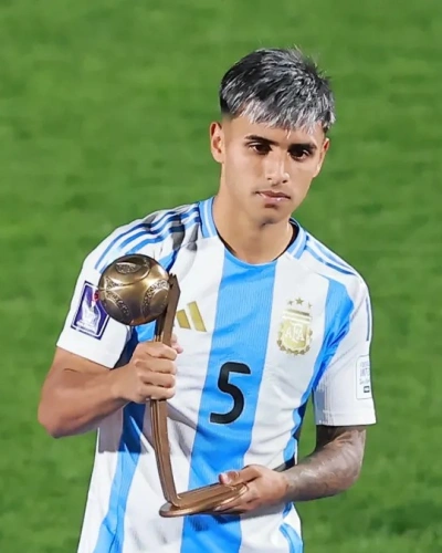 «Челси» хочет забрать 20-летнего игрока сборной Аргентины по выгодной цене, опередив «Манчестер Юнайтед»