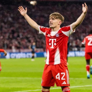 Скауты «Челси» и «Арсенала» следят за восходящей звездой «Баварии», который установил рекорд в Лиге чемпионов