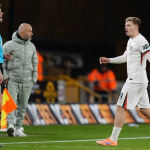 «Очень глупая красная карточка, глупый фол» – Энцо Мареска раскритиковал нападающего после победы в Кубке лиги