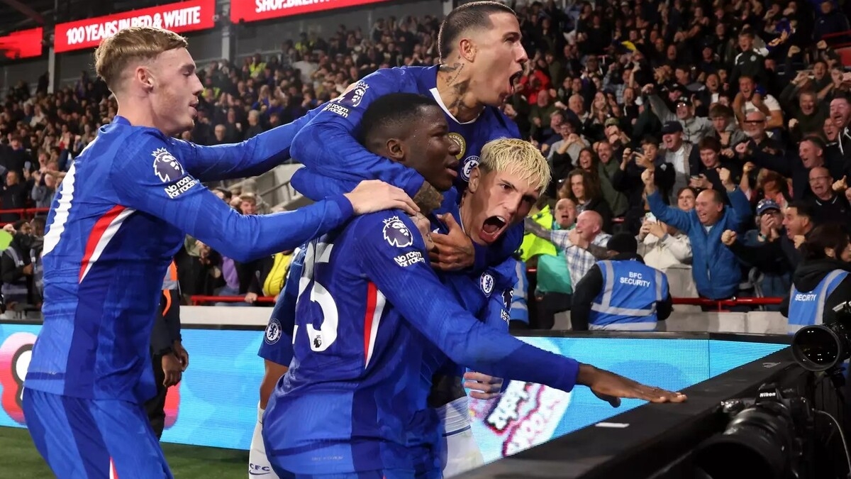 Яя Туре заявил, что он «по-настоящему впечатлён» игрой блестящего футболиста «Челси» Яя Туре заявил, что он «по-настоящему впечатлён» игрой блестящего футболиста «Челси»