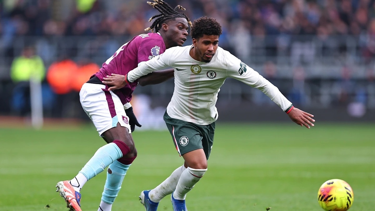 Он заменил Мойзеса Кайседо в «Челси», и произвёл хорошее впечатление