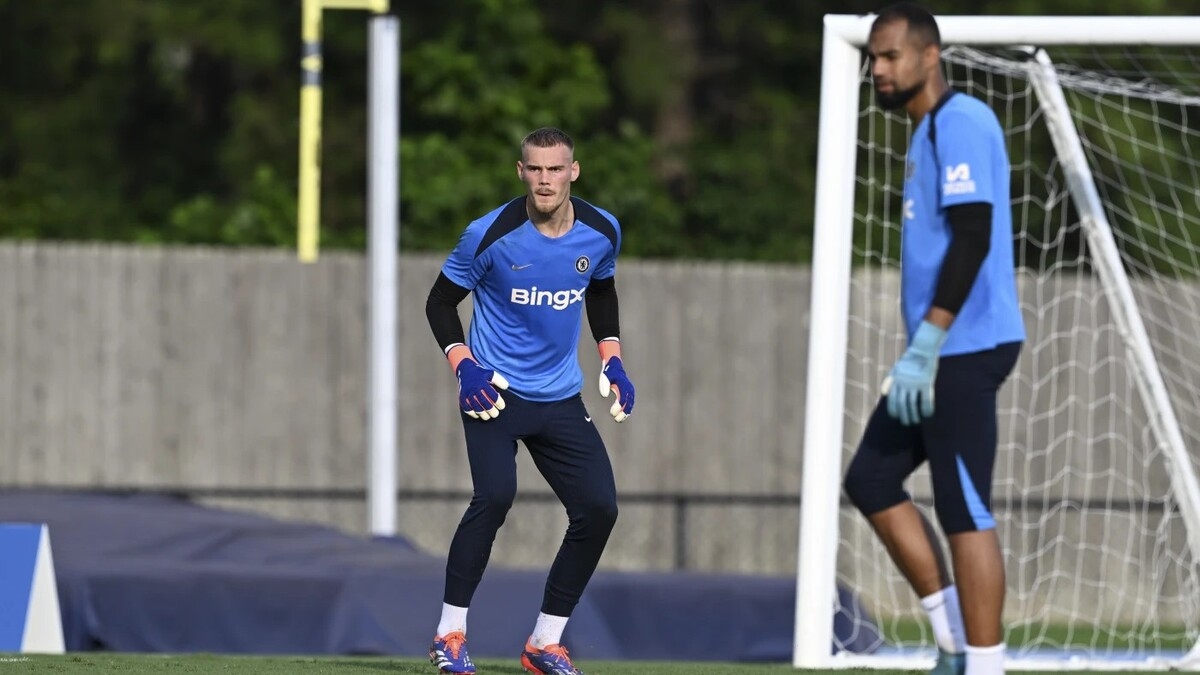 «Челси» примет предложение по Филипу Йоргенсену после начала переговоров с вратарём мирового класса