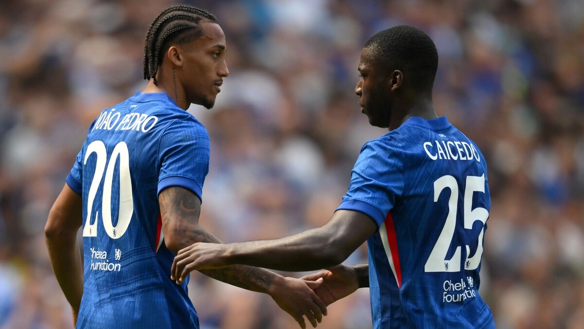 Фабрицио Романо обнародовал свежую информацию: «Челси» хочет серьёзно поговорить со своим игроком