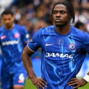 «Челси» может заменить Ромео Лавию на футбольном поле, не потратив ни копейки