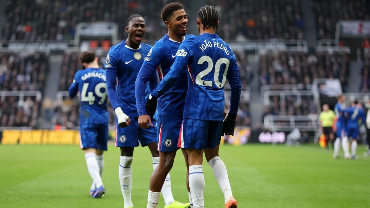 Гари Невилл призвал руководство «Челси» вмешаться в дело, и купить настоящих звёзд