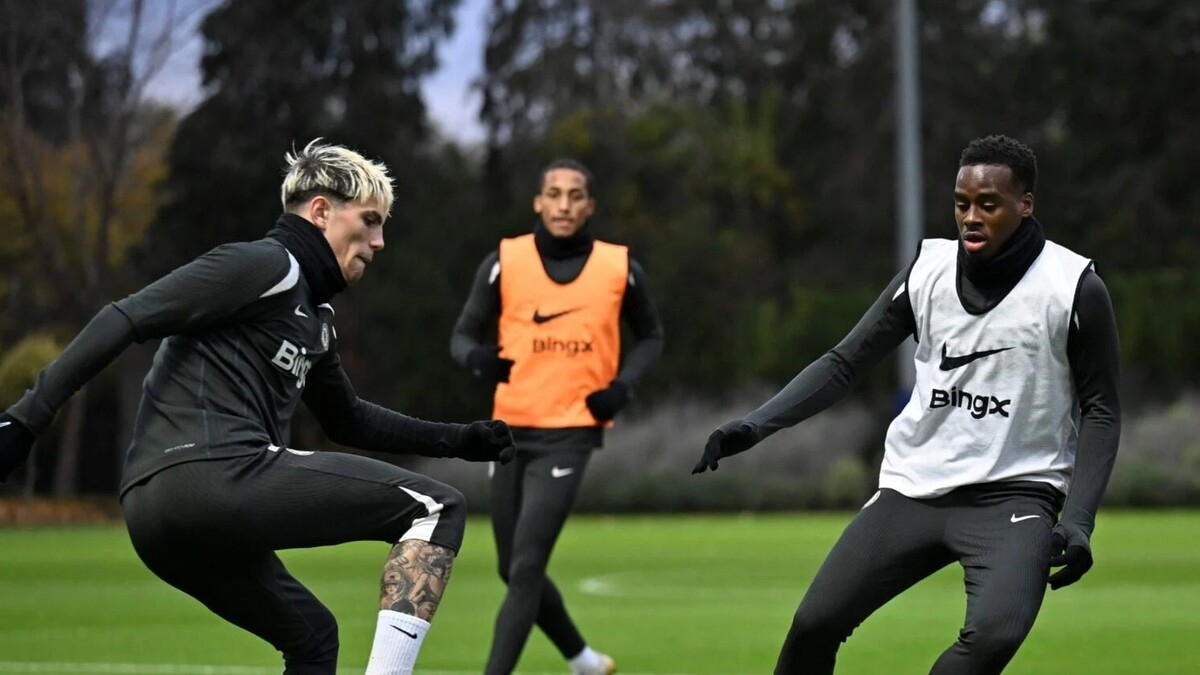 Болельщики недовольны последними новостями – «Челси» приходится довольствоваться посредственными игроками вроде Гиттенса, Гарначо и Делапа