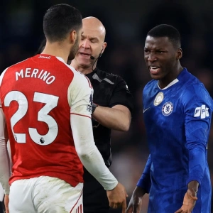 Известны матчи «Челси», которые Мойзес Кайседо пропустит из-за красной карточки