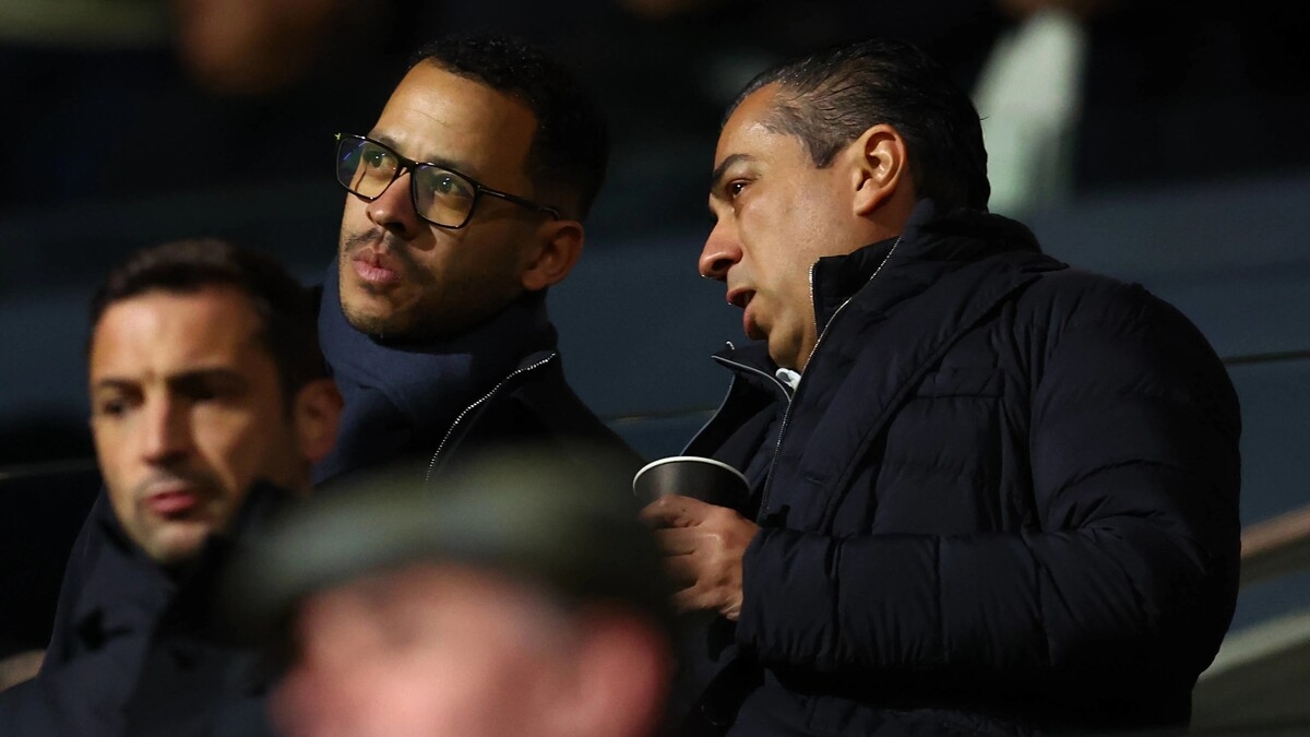 Новый тренер «Челси» отреагировал на новые кричалки болельщиков клуба, которые снова звали Романа Абрамовича Новый тренер «Челси» отреагировал на новые кричалки болельщиков клуба, которые снова звали Романа Абрамовича