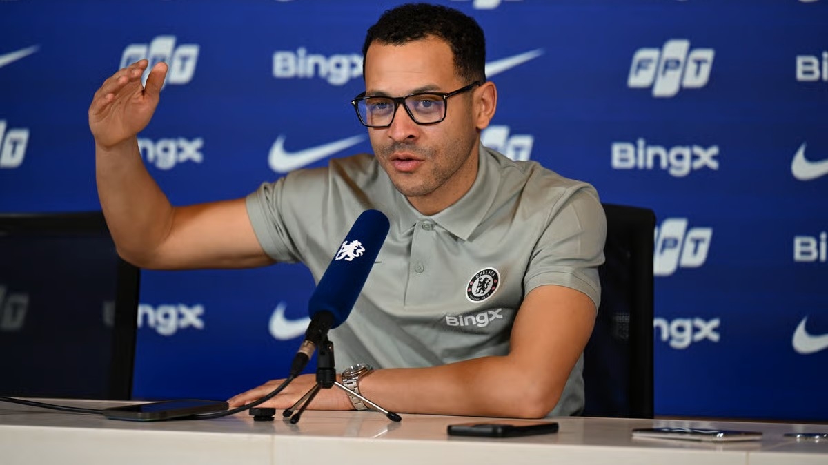 Защитник «Челси» поделился главным отличием между Лиамом Росеньором и Энцо Мареской – такая игра ему нравится больше