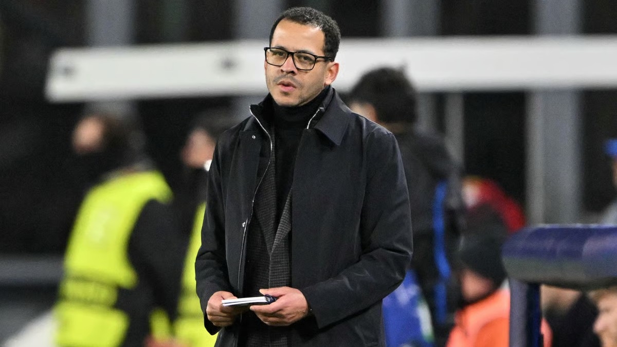 «Пришлось его заменить»: Лиам Росеньор объяснил жёсткую замену нападающего «Челси»