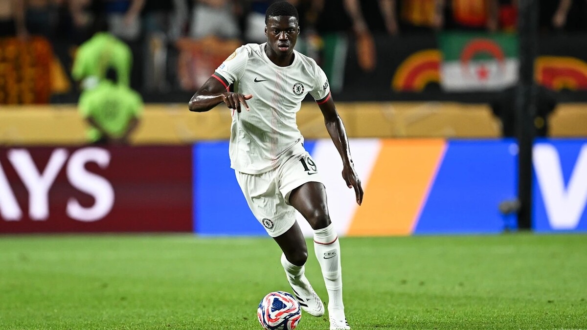 «Челси» предложил Лиаму Росеньору сделать выбор между двумя центральными защитниками, и тренер выбрал аргентинца