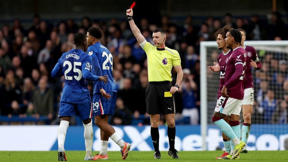 «Челси» продолжает игнорировать дисциплинарную проблему, которая сводит с ума «Челси» продолжает игнорировать дисциплинарную проблему, которая сводит с ума