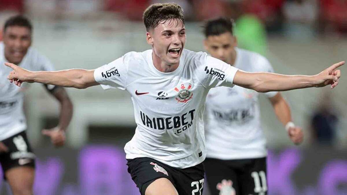 «Челси» и «Арсенал» хотят бразильского хавбека с отступными в 100 млн евро