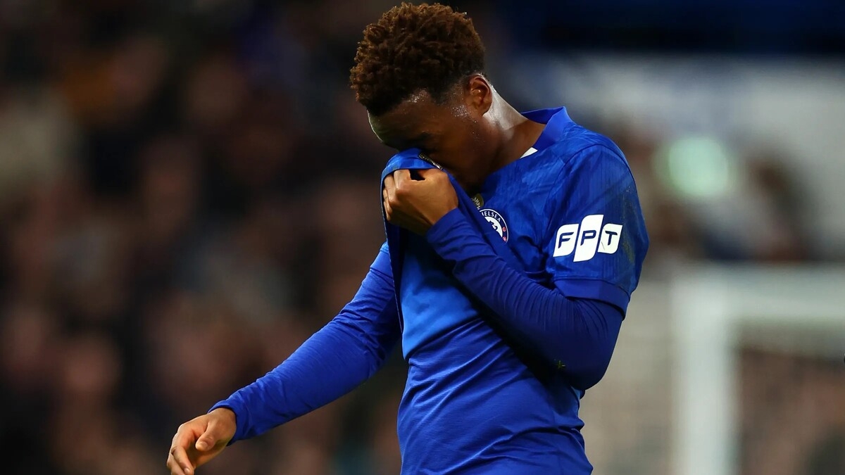 От плохого к худшему: крайний нападающий «Челси» выбыл на длительный срок из-за разрыва поколенного сухожилия