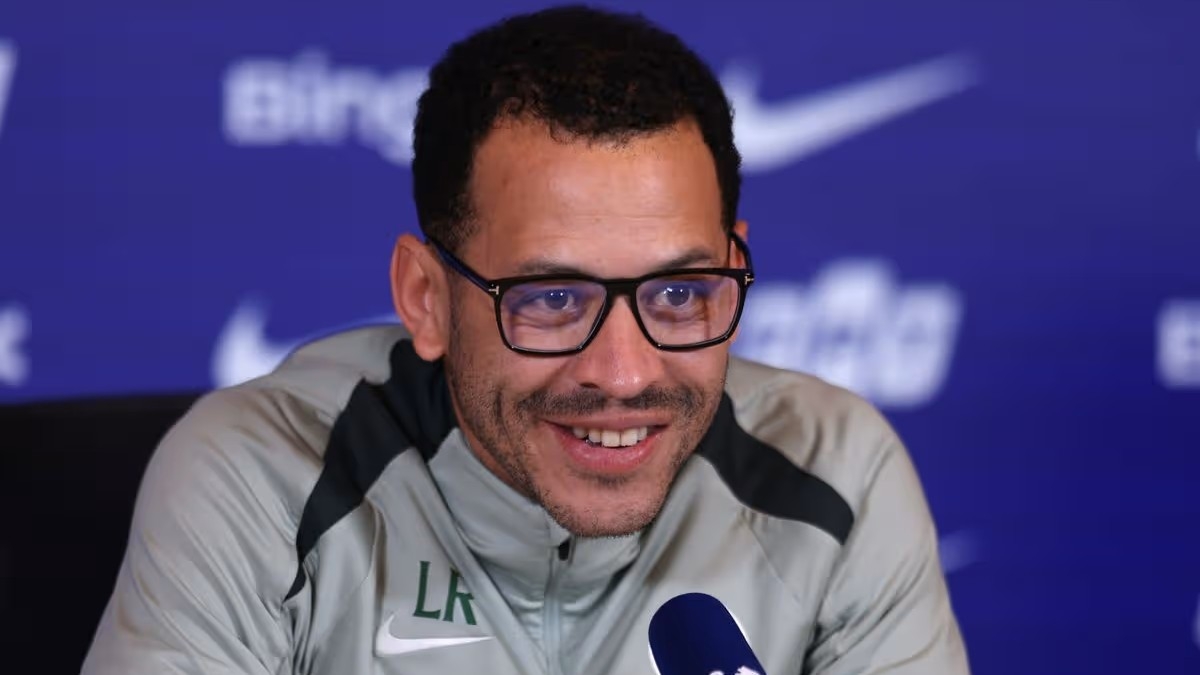 Тренер «Челси» готов к насмешкам в интернете: «Меня не беспокоит, если я ношу очки или выгляжу не как тренер»