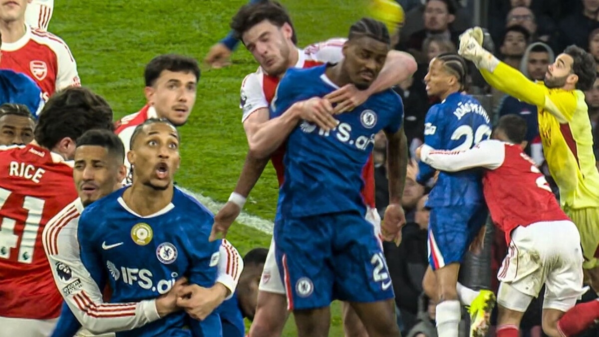 Лиам Росеньор отказался обвинять судейство и VAR в поражении «Челси»: «Нам следовало играть лучше»