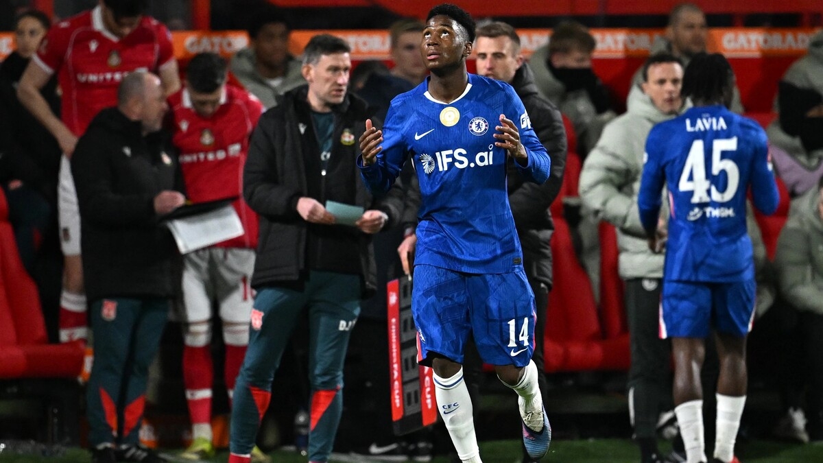 Он дебютировал за «Челси» и стал лучшим игроком матча: 95% точных передач, 2 голевые передачи и 2 ключевых паса