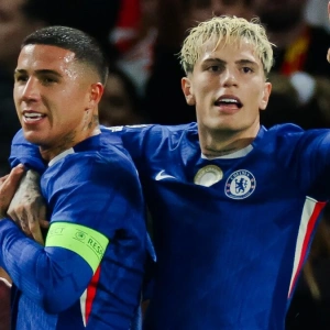 «Челси» и Лиам Росеньор недовольны £40-миллионным нападающим, который снова перестал попадать в состав