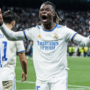 Звездный полузащитник «Реал Мадрид» Эдуарду Камавинга пойдет в «Челси» только при одном условии