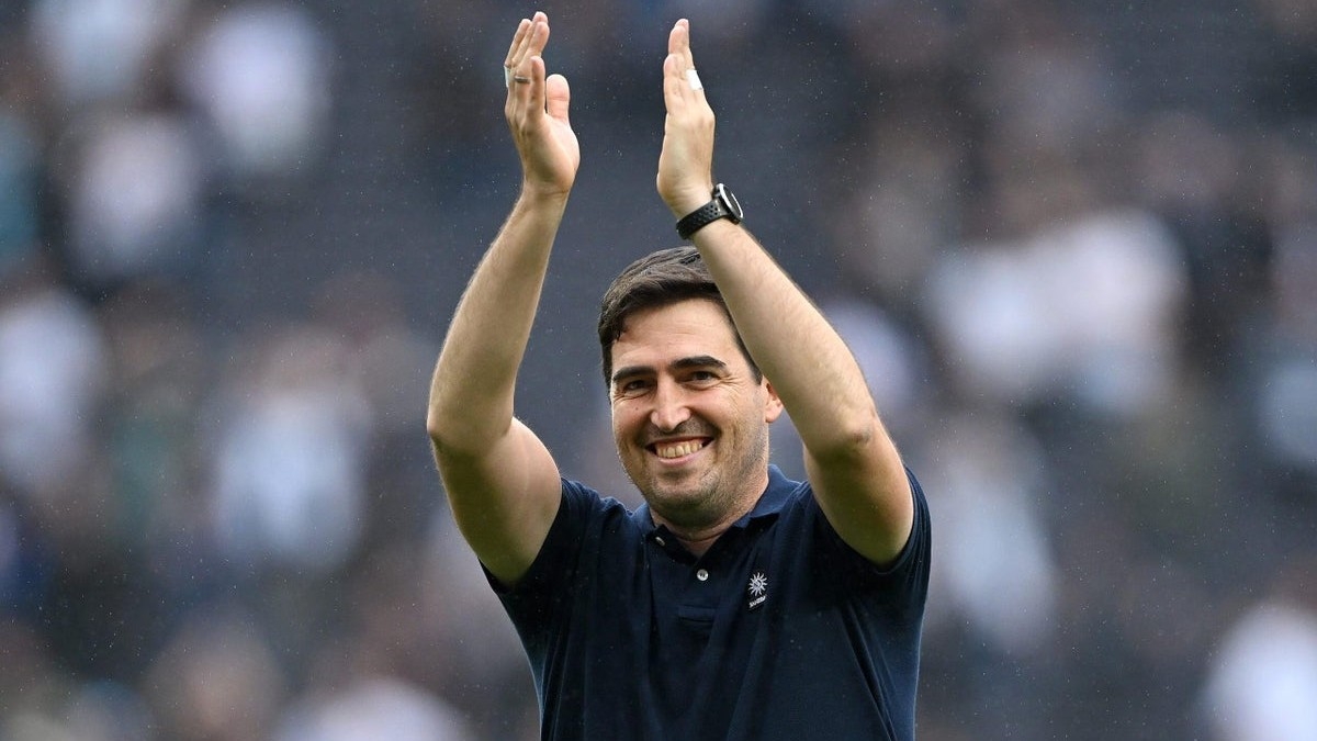 Главный тренер «Борнмута» готов остаться в АПЛ и возглавить «Челси»