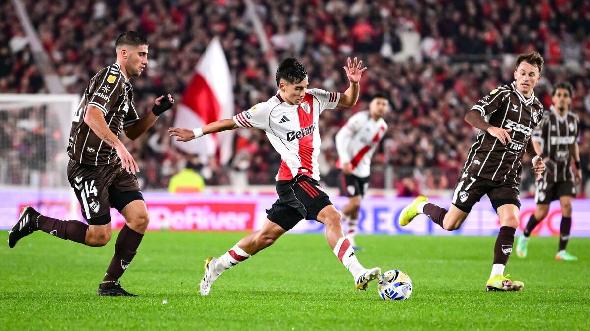 «Челси» нужен игрок такого уровня за 12-14 млн евро, который составит конкуренцию Гарначо и Гиттенсу