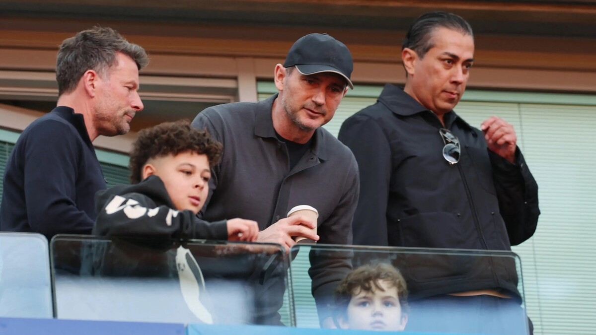 Новый тренер «Челси» уже замечен на «Стэмфорд Бридж» с руководством клуба Новый тренер «Челси» уже замечен на «Стэмфорд Бридж» с руководством клуба