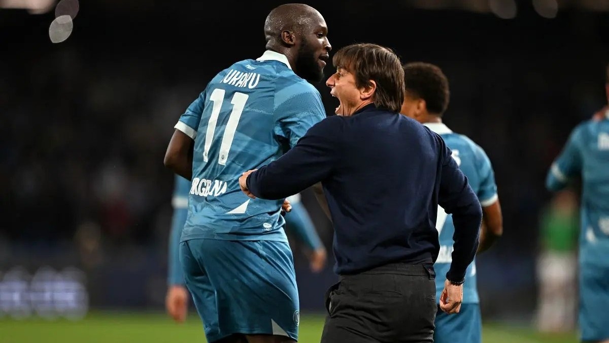 Ромелу Лукаку совершает те же нелепые поступки, что и в «Челси», и будет изгнан из «Наполи» Ромелу Лукаку совершает те же нелепые поступки, что и в «Челси», и будет изгнан из «Наполи»