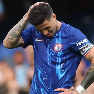 В «Челси» царит неразбериха: Энцо Фернандес быстро теряет доверие одноклубников