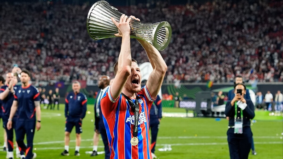 «Челси» согласовал личные условия контракта с ключевым полузащитником АПЛ, который выиграл Лигу конференций